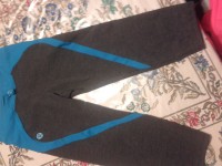 capri gris con azul